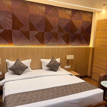 Hotel Jk Palace Prayagraj Bagian luar foto