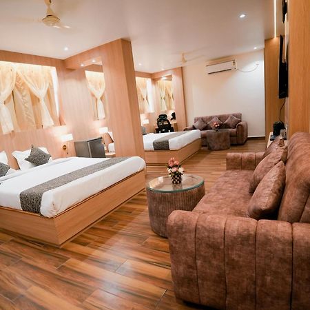 Hotel Jk Palace Prayagraj Bagian luar foto