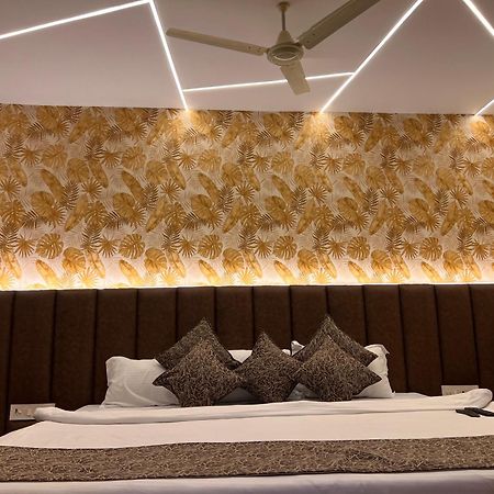 Hotel Jk Palace Prayagraj Bagian luar foto