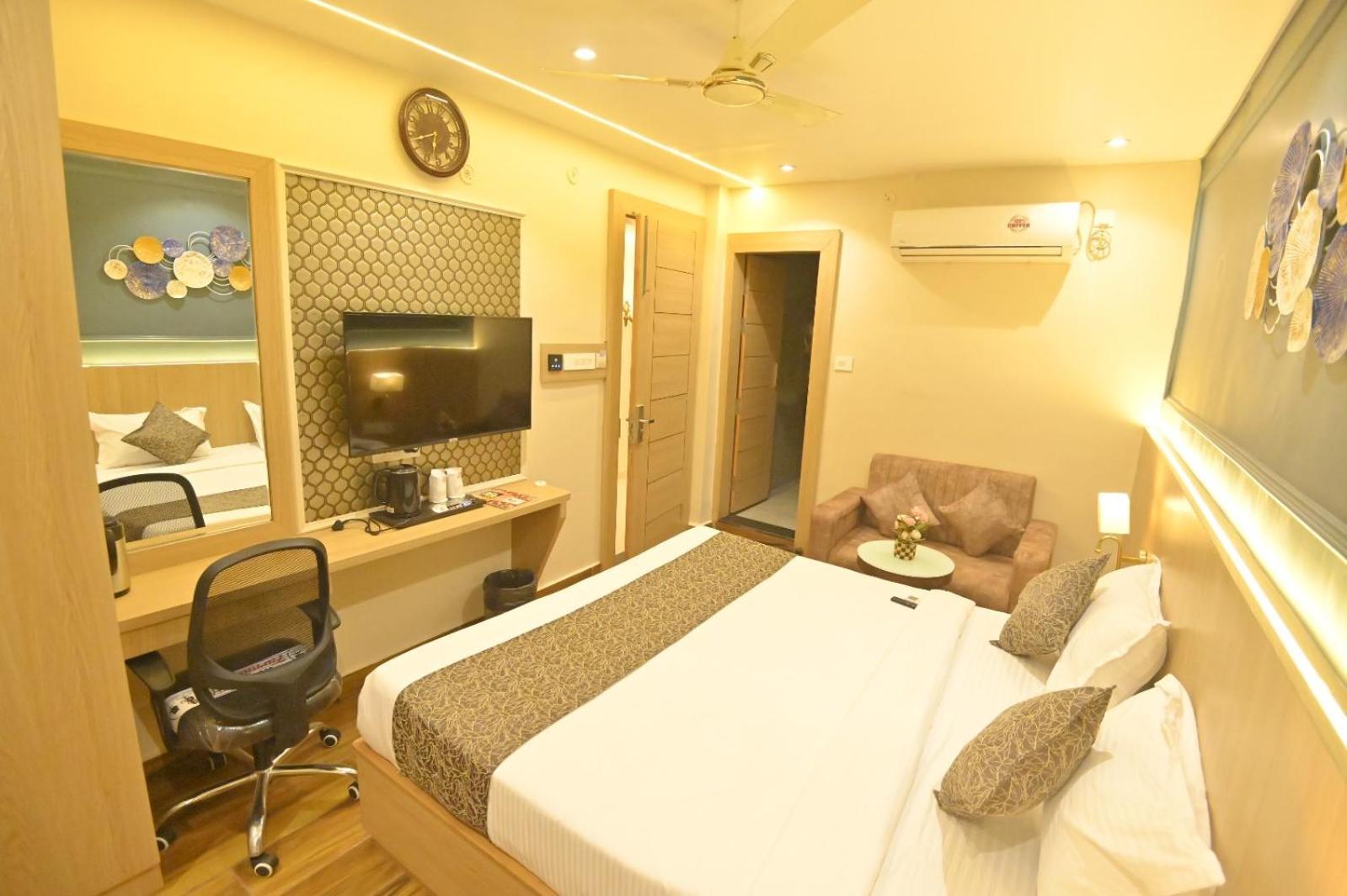 Hotel Jk Palace Prayagraj Bagian luar foto