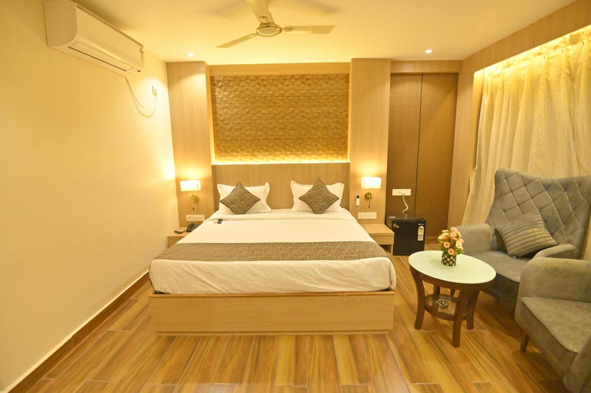 Hotel Jk Palace Prayagraj Bagian luar foto