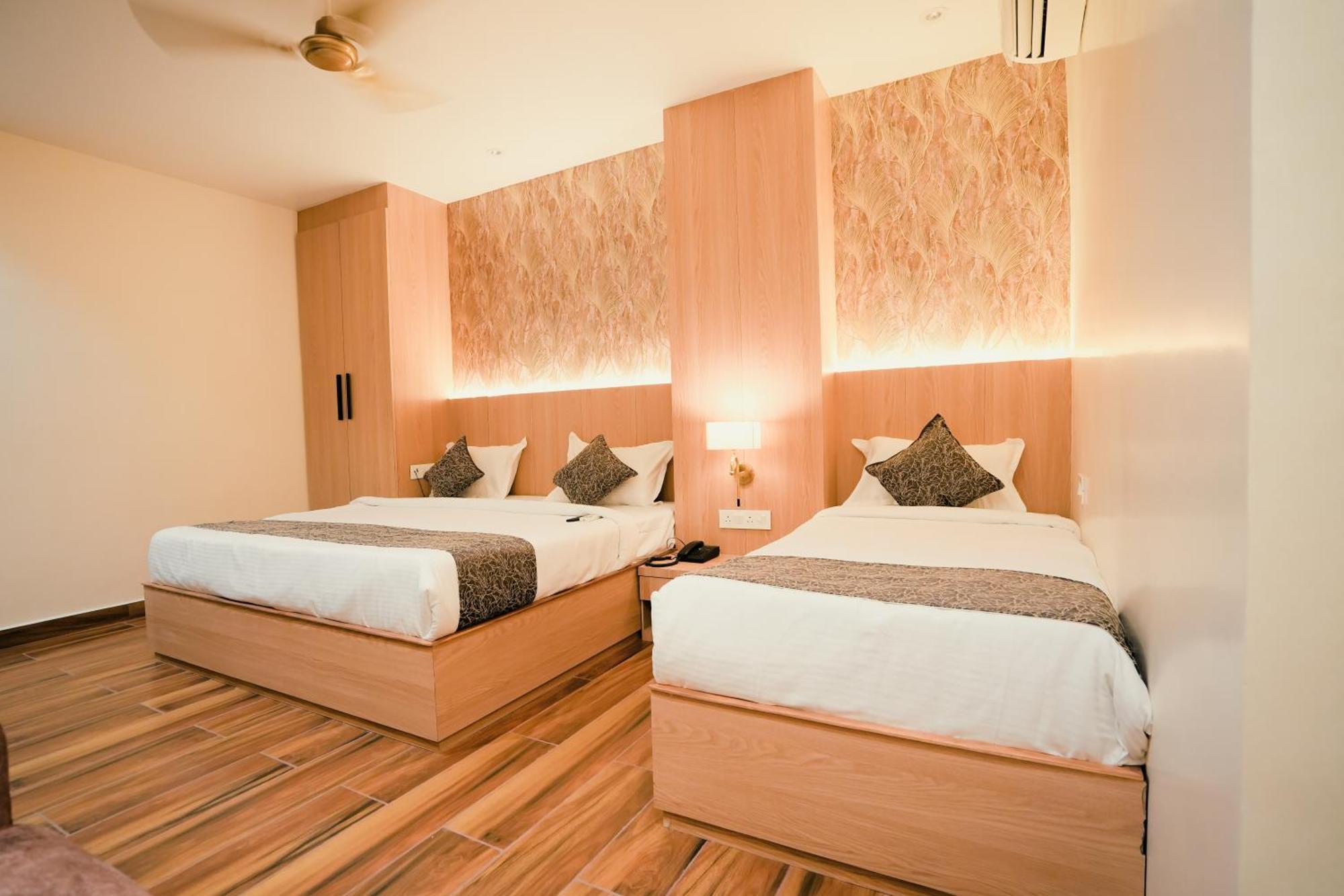 Hotel Jk Palace Prayagraj Bagian luar foto