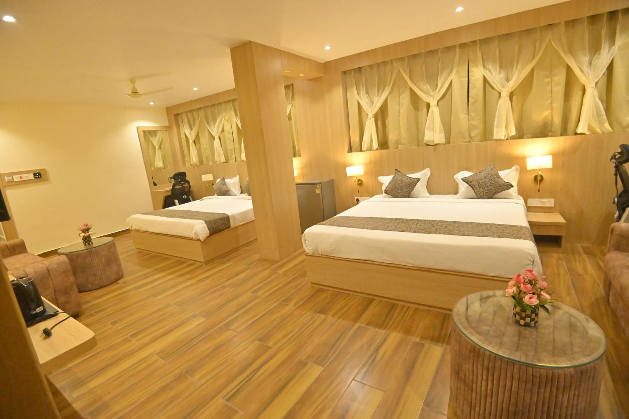 Hotel Jk Palace Prayagraj Bagian luar foto