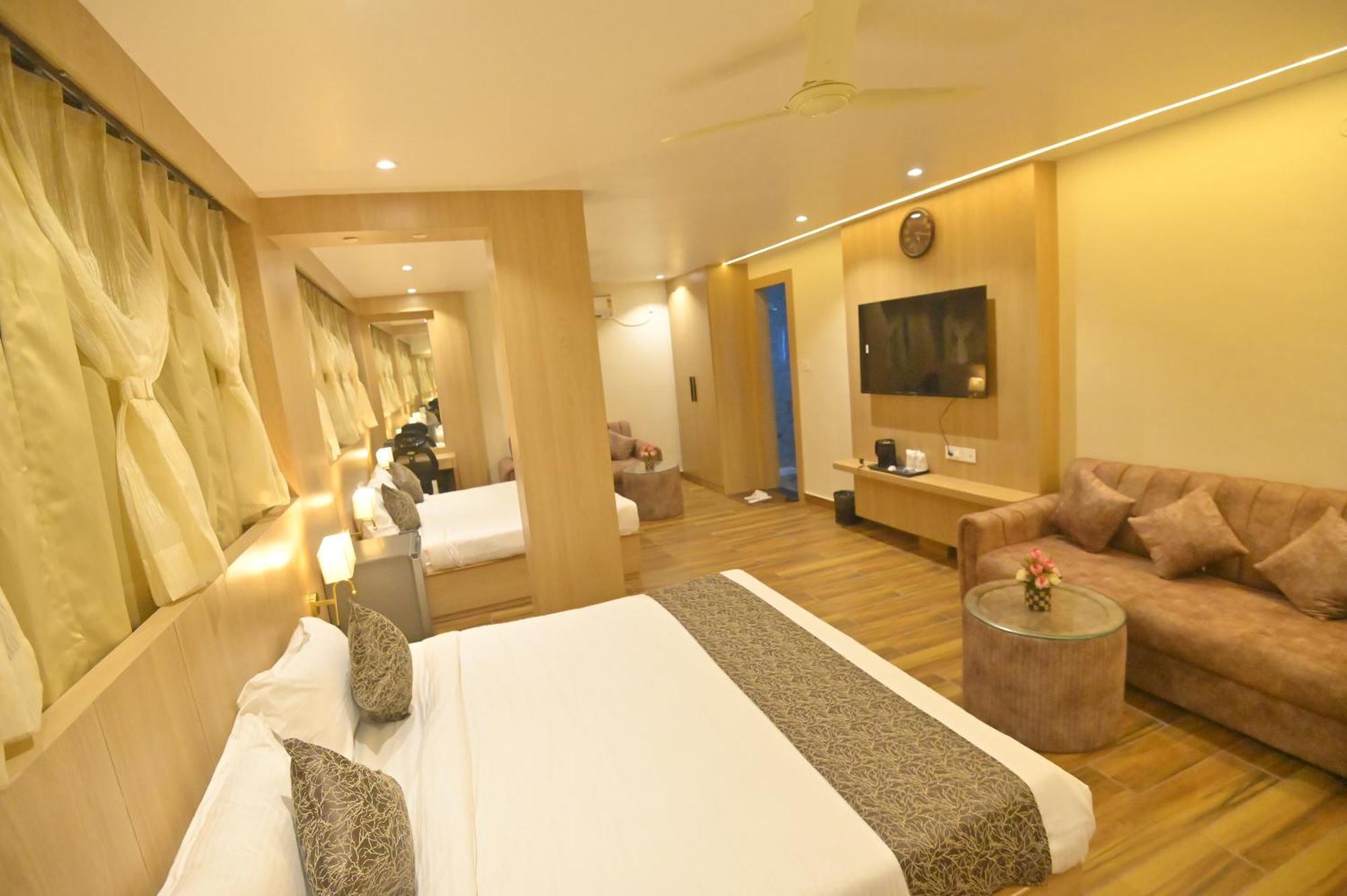 Hotel Jk Palace Prayagraj Bagian luar foto