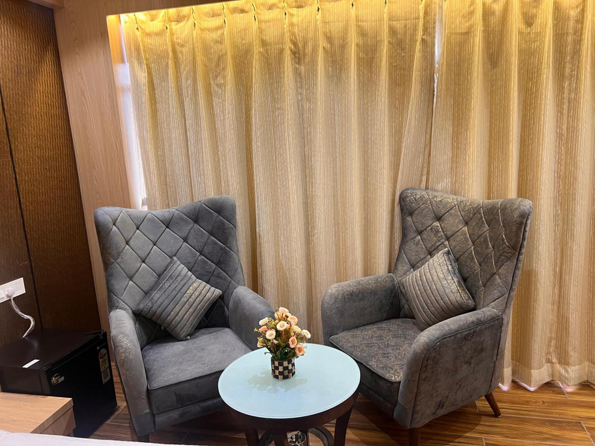 Hotel Jk Palace Prayagraj Bagian luar foto