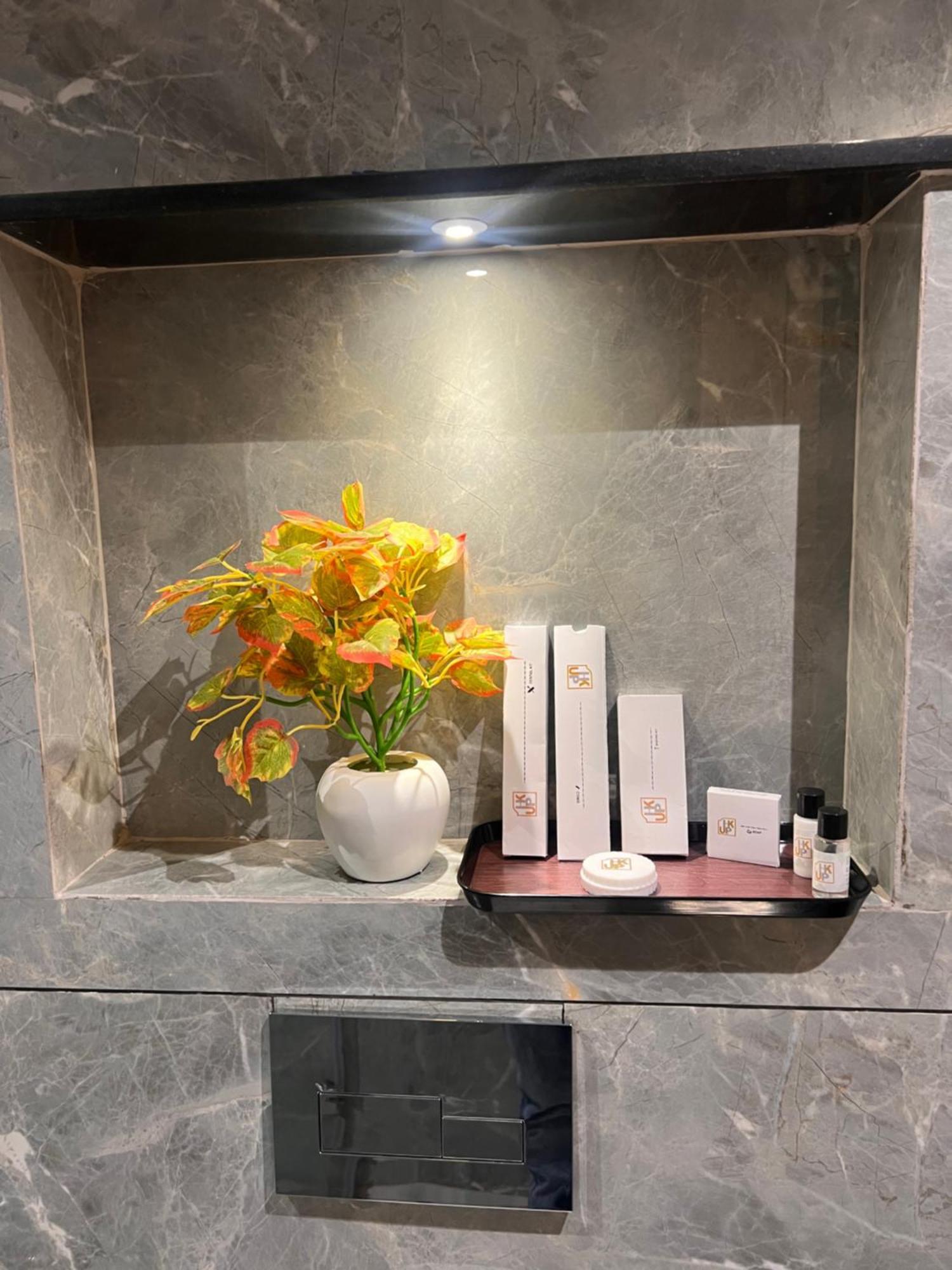Hotel Jk Palace Prayagraj Bagian luar foto