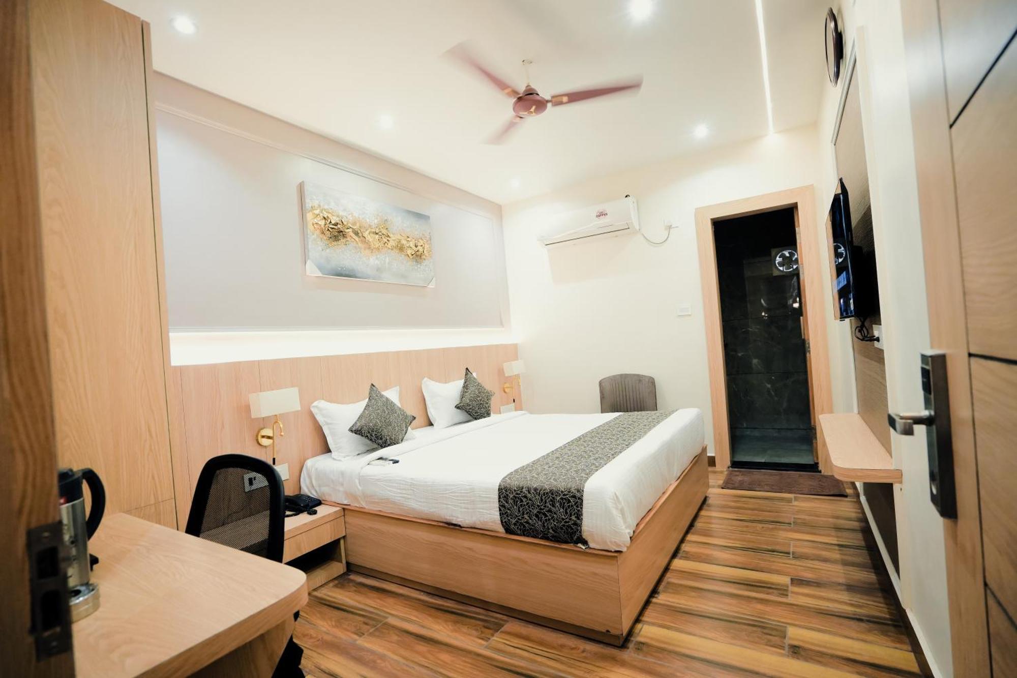 Hotel Jk Palace Prayagraj Bagian luar foto