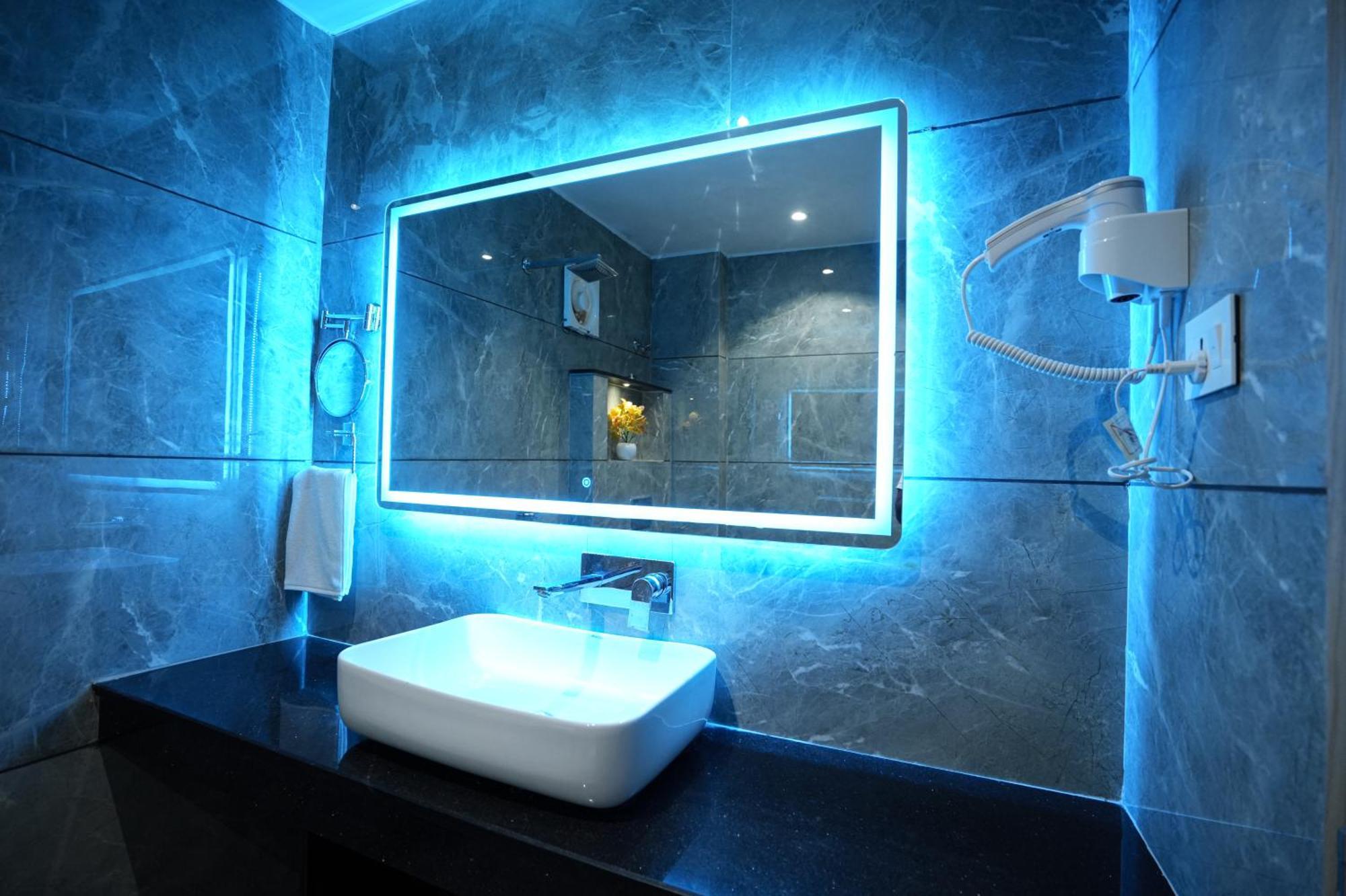 Hotel Jk Palace Prayagraj Bagian luar foto