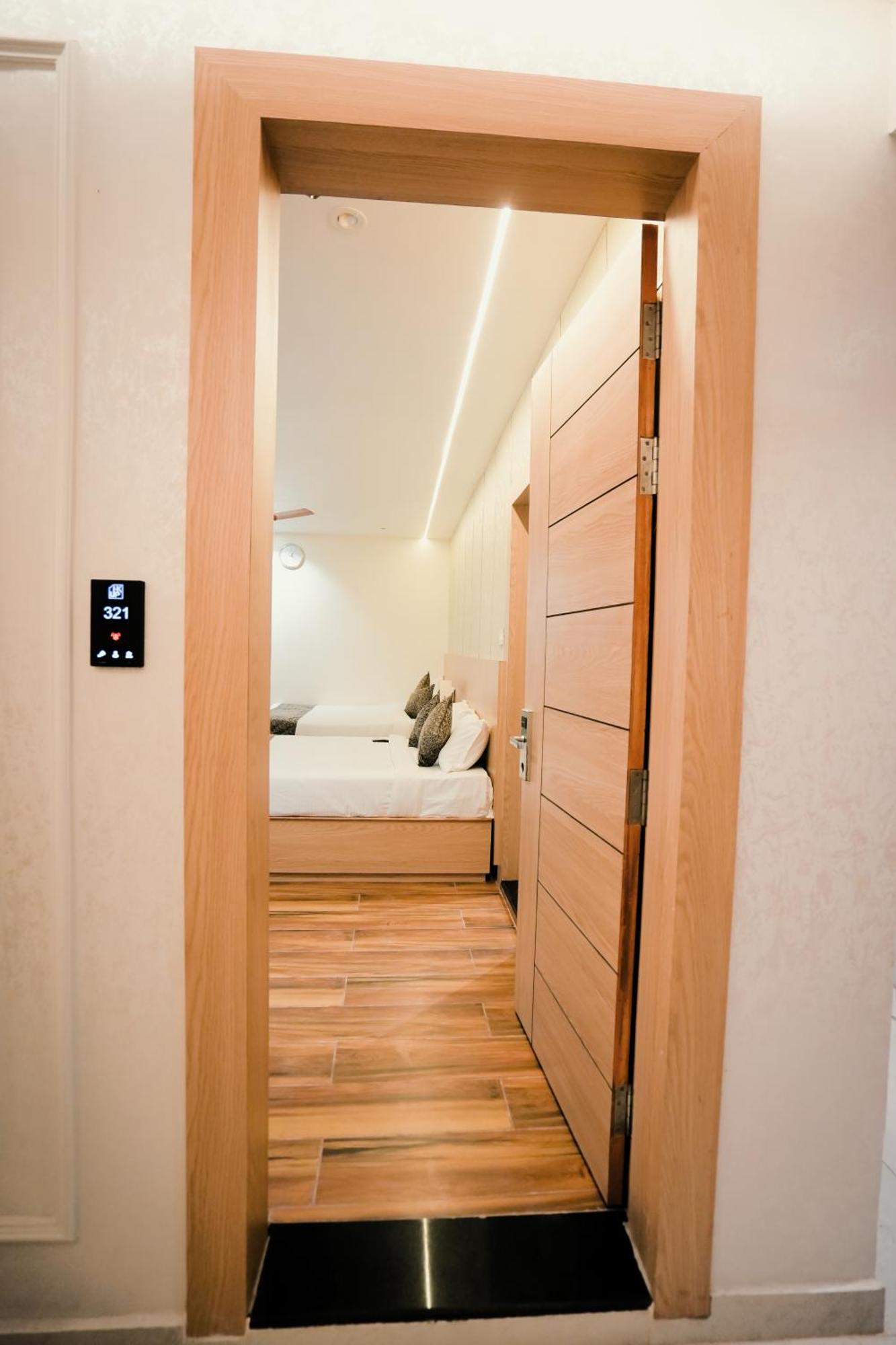 Hotel Jk Palace Prayagraj Bagian luar foto