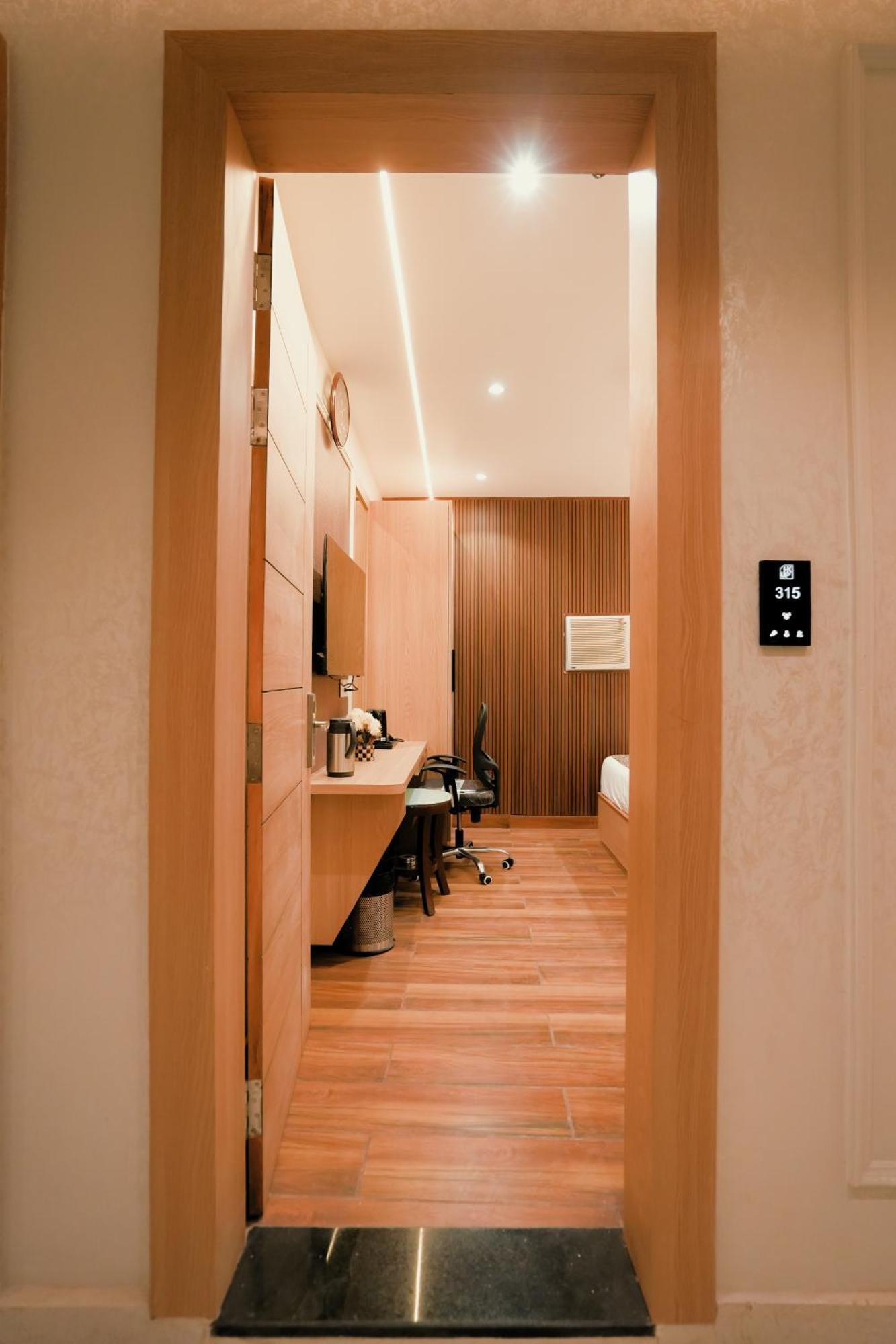 Hotel Jk Palace Prayagraj Bagian luar foto