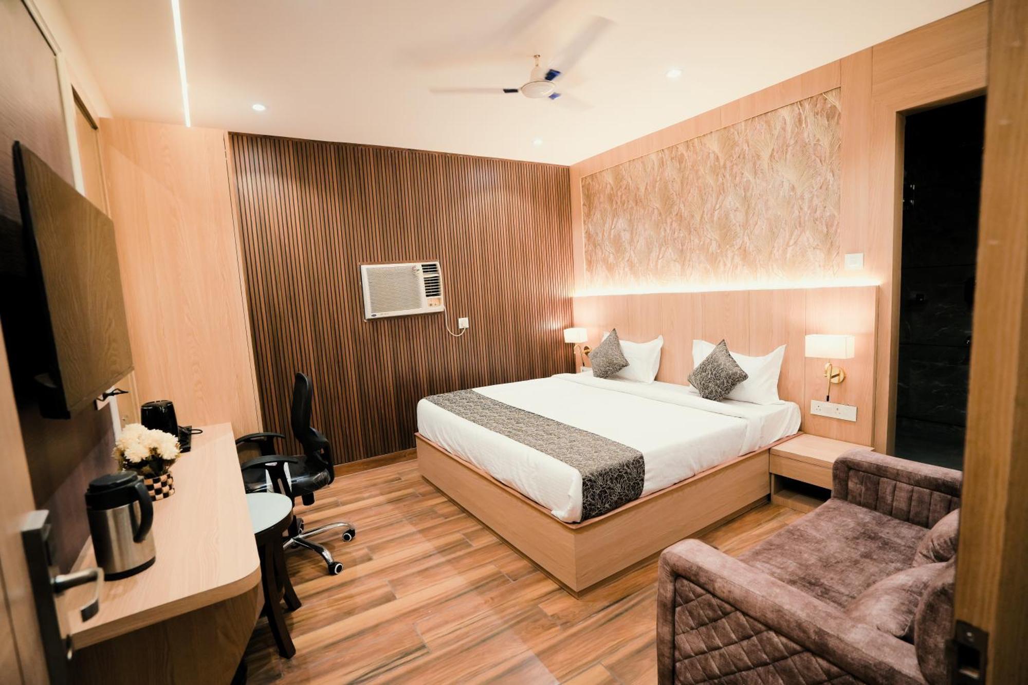 Hotel Jk Palace Prayagraj Bagian luar foto