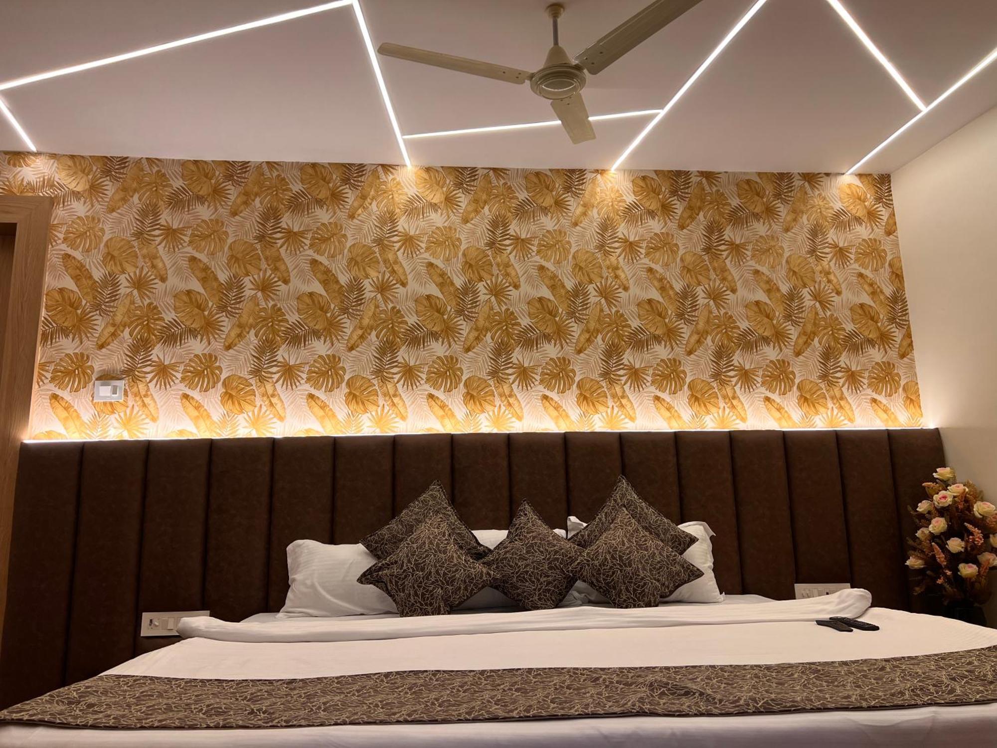 Hotel Jk Palace Prayagraj Bagian luar foto